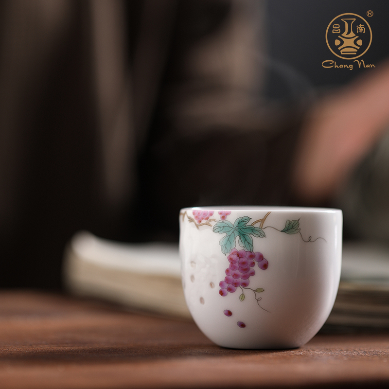 手繪玲瓏“多子多?！逼奋?><h3><p>手繪玲瓏“多子多福”品茗杯</p></h3></span>
   </a>
   <div   id=